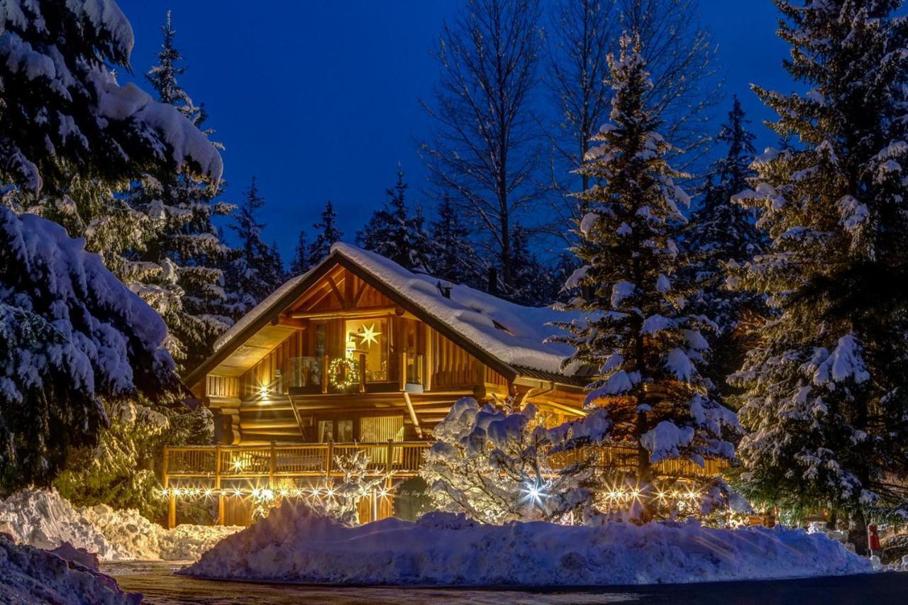 The Log House Inn Pemberton Exterior foto